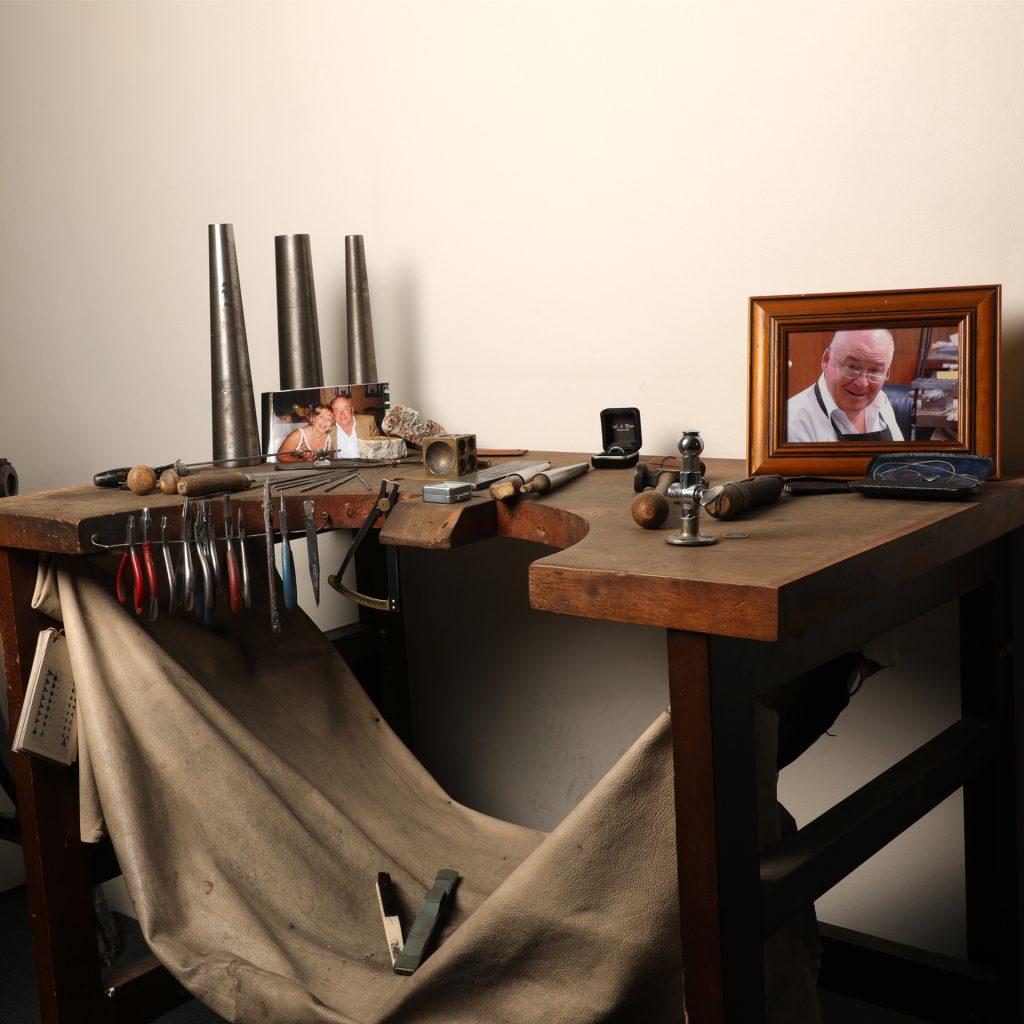 keith brunt's bench with pictures of Keith and Glenda Brunt