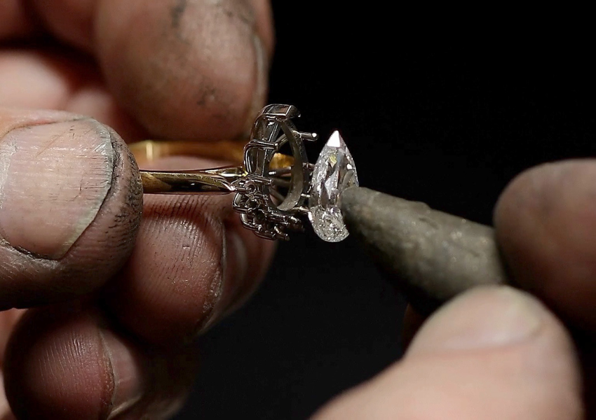 setting the pear diamond