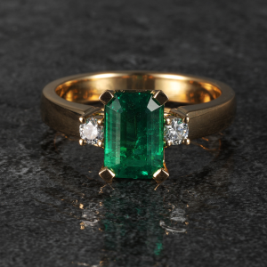 emerald and diamond ring