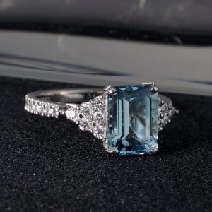 aquamarine and diamond ring