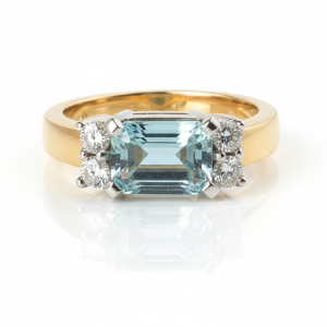 aquamarine ring with two side diamonds in 18ct yellow gold