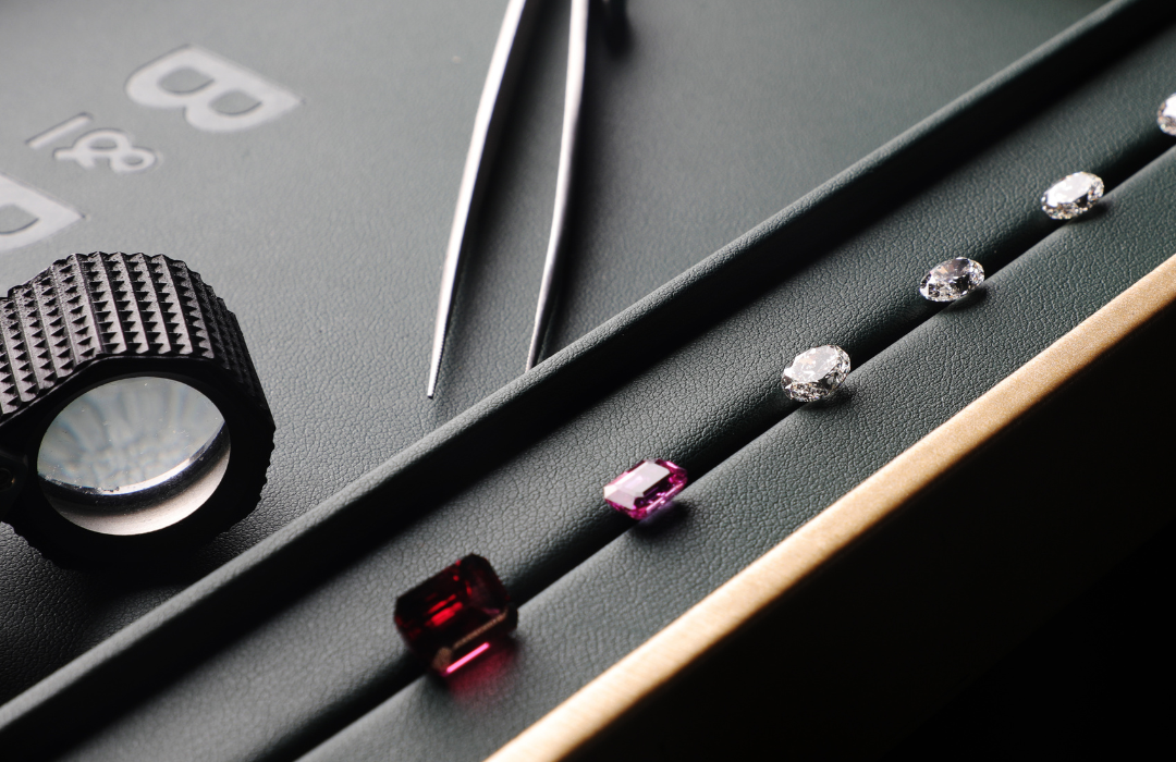 loose gems and diamond on a tray