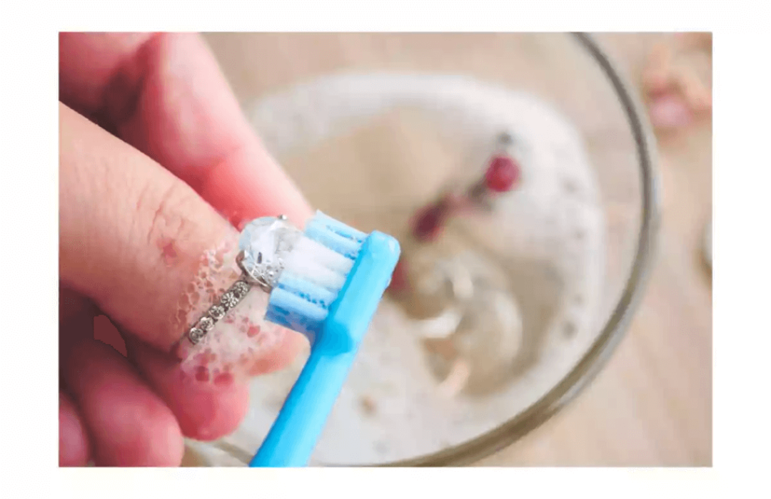 cleaning-ring-with-toothbrush