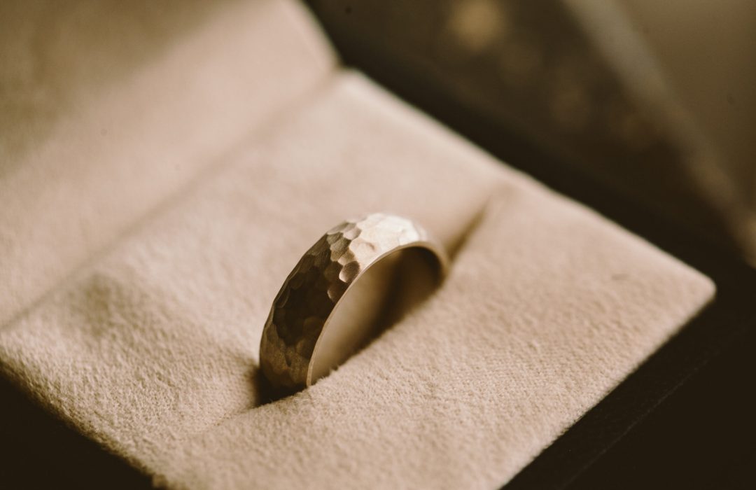 Stylish Hammered Finish Men's Wedding Ring